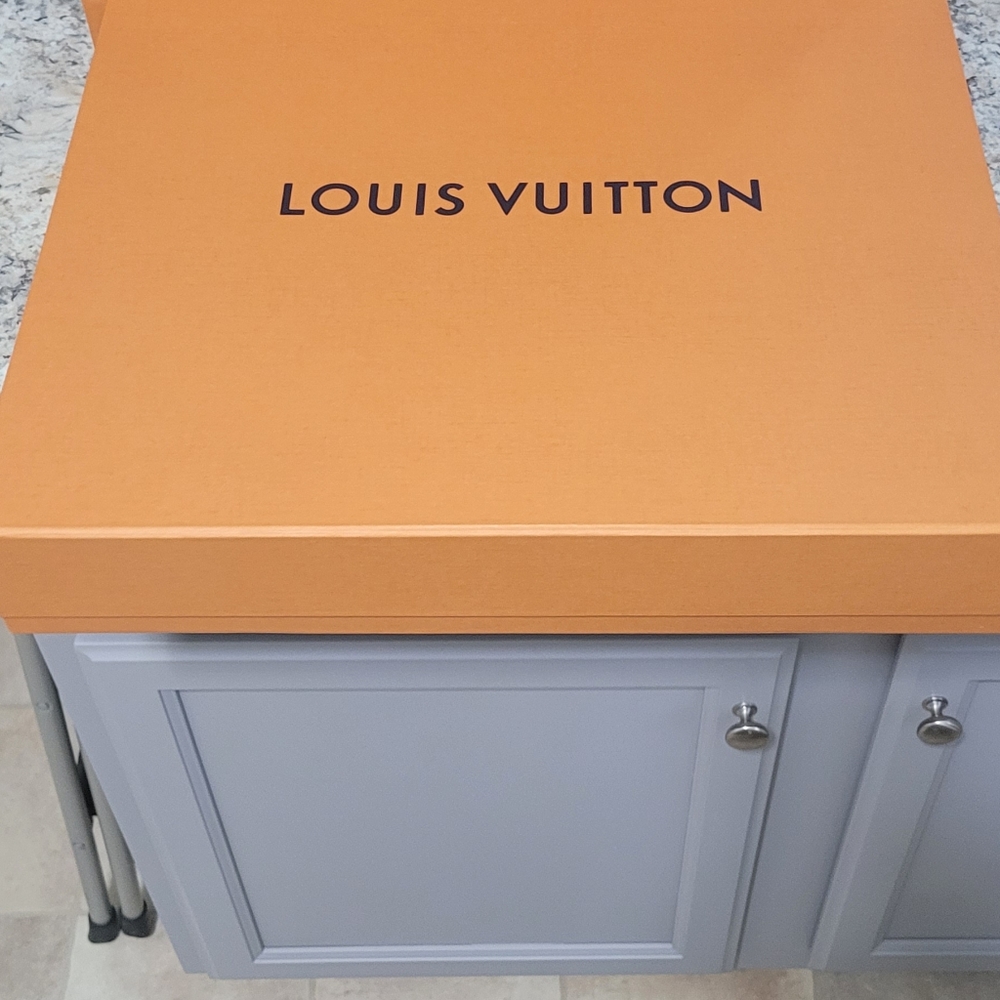Louis Vuitton magnetic Box